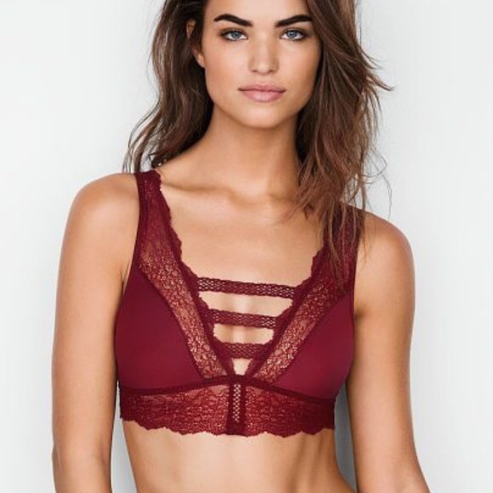 🆕Victoria’s Secret Chantilly Lace Plunge Bralette